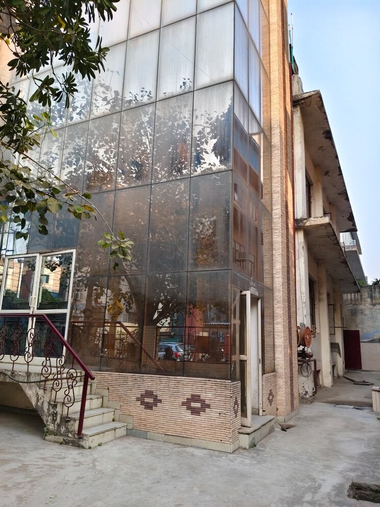 Exterior View, sector 63 Commercial Office Space 4800 Sq.Ft. In Sector 63 Noida 9594402