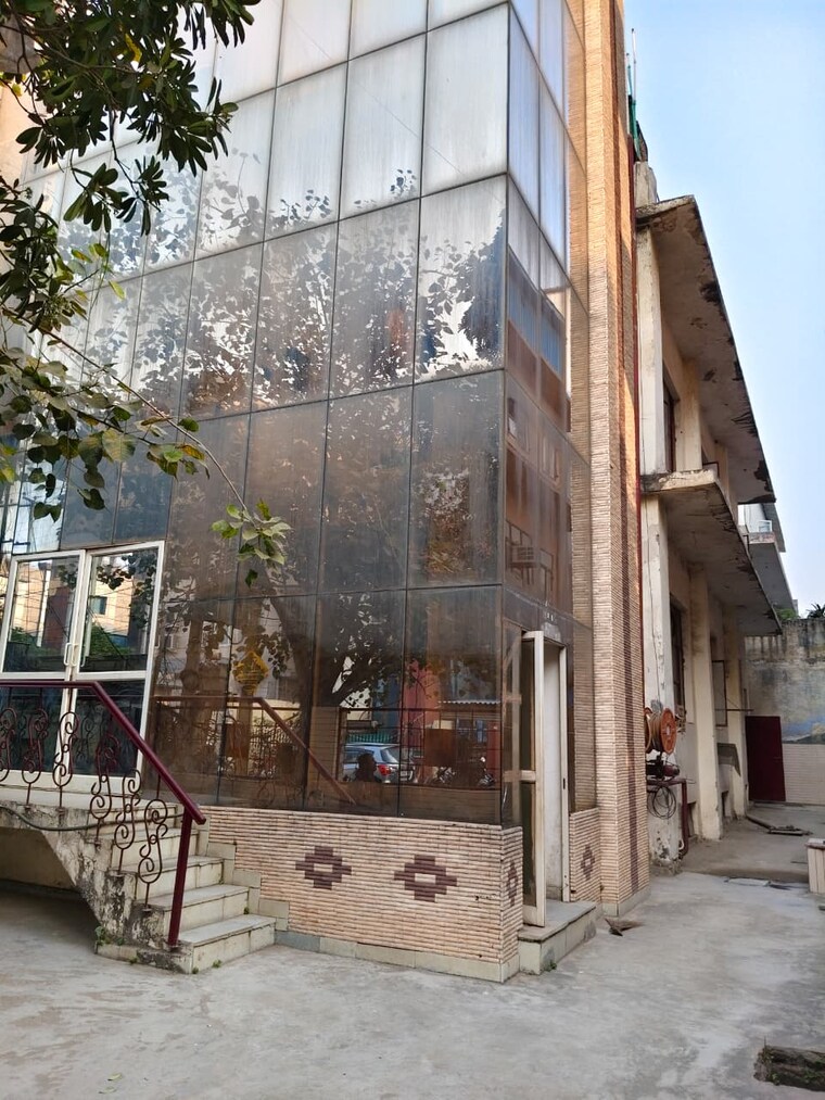 Exterior View, sector 63 Commercial Office Space 4800 Sq.Ft. In Sector 63 Noida 9594402