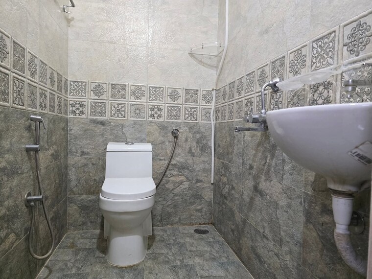 Bathroom, kondapur 1 Bedroom 560 Sq.Ft. Apartment In Kondapur Hyderabad 9594426