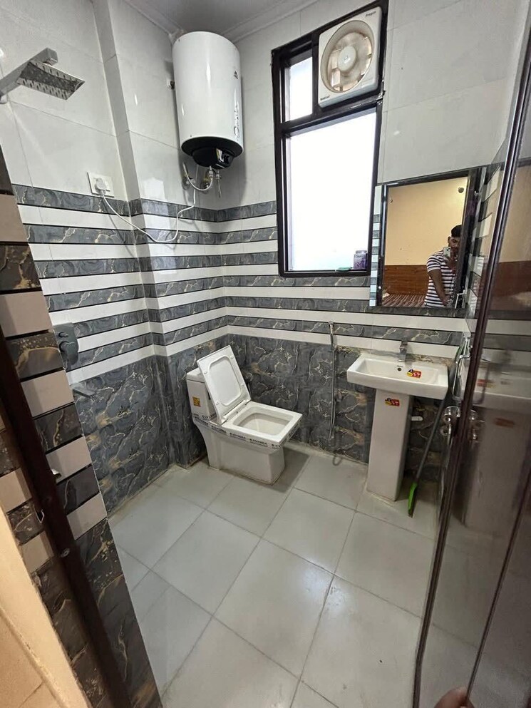 Bathroom, saket 1 RK 300 Sq.Ft. Apartment In Saket Delhi 9594470