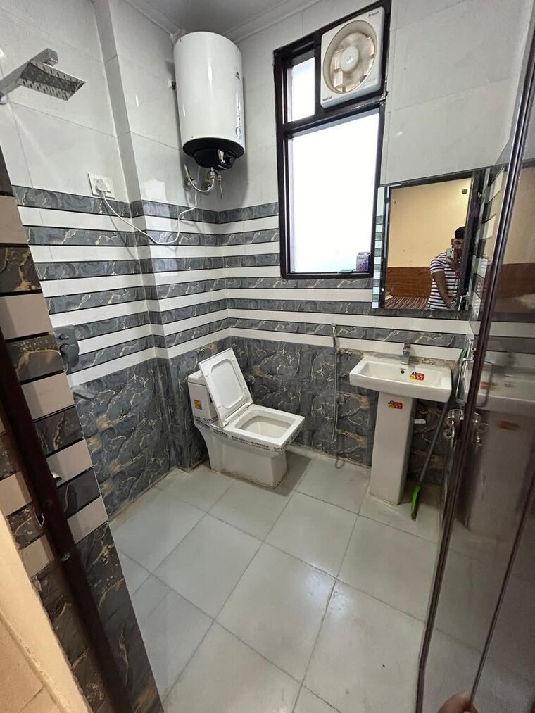 Bathroom, saket 1 RK 300 Sq.Ft. Apartment In Saket Delhi 9594470