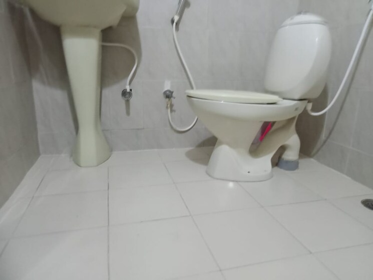 Bathroom, dwarka mor 2 Bedroom 450 Sq.Ft. Builder Floor In Dwarka Mor Delhi 9594451