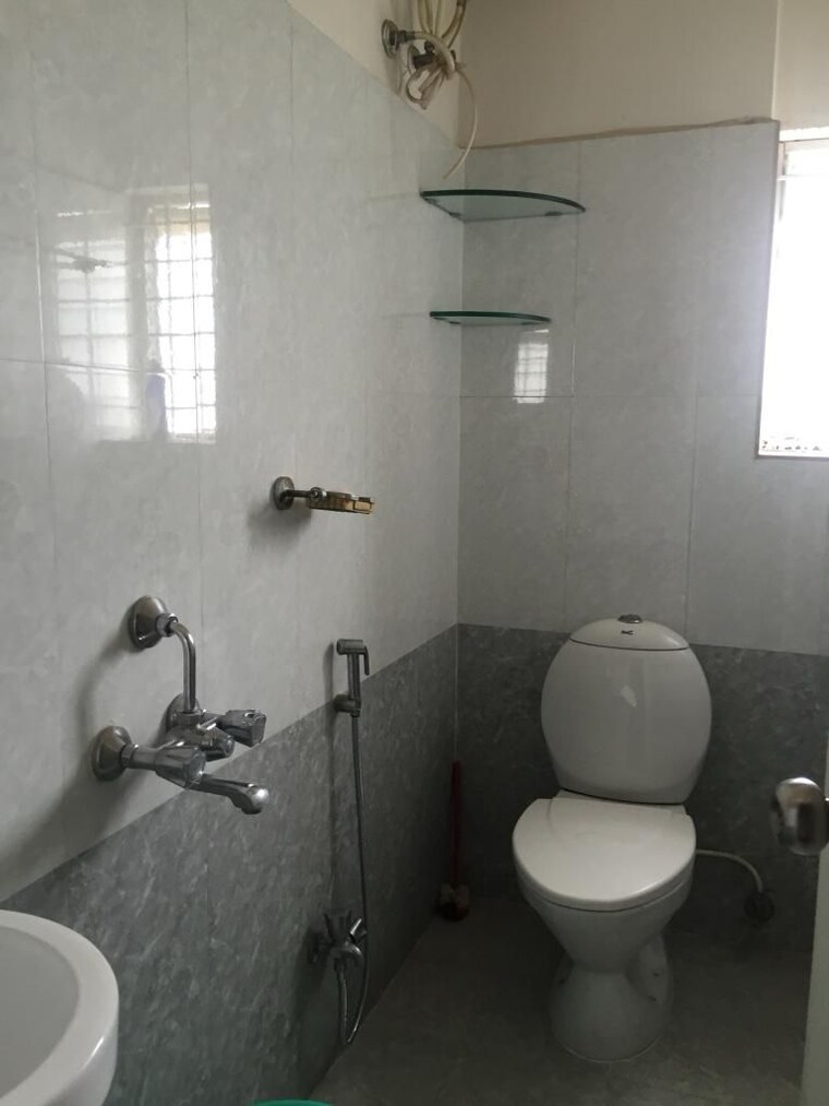 Bathroom, dwarka mor 2 Bedroom 450 Sq.Ft. Builder Floor In Dwarka Mor Delhi 9594451