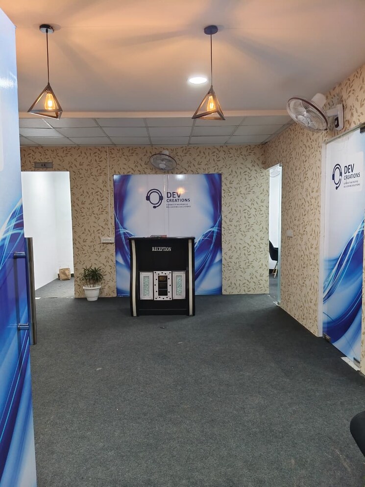 Living Room, sector 63 Commercial Office Space 3000 Sq.Ft. In Sector 63 Noida 9594468