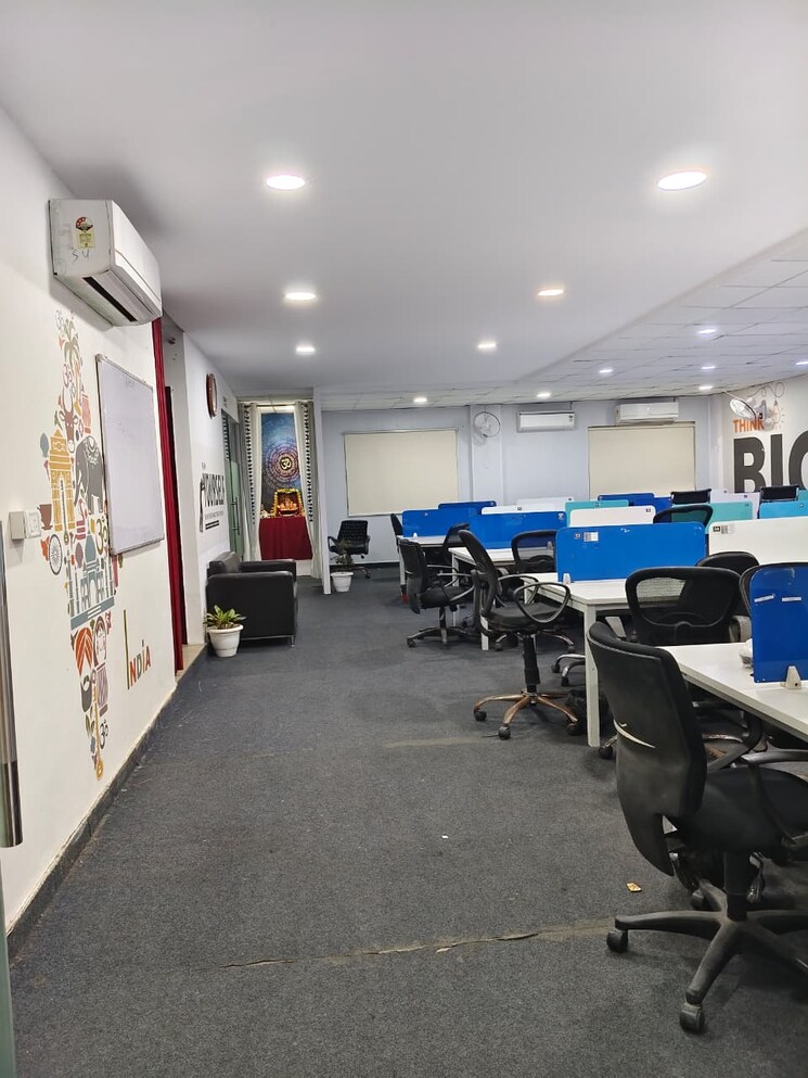  Parking, sector 63 Commercial Office Space 3000 Sq.Ft. In Sector 63 Noida 9594468