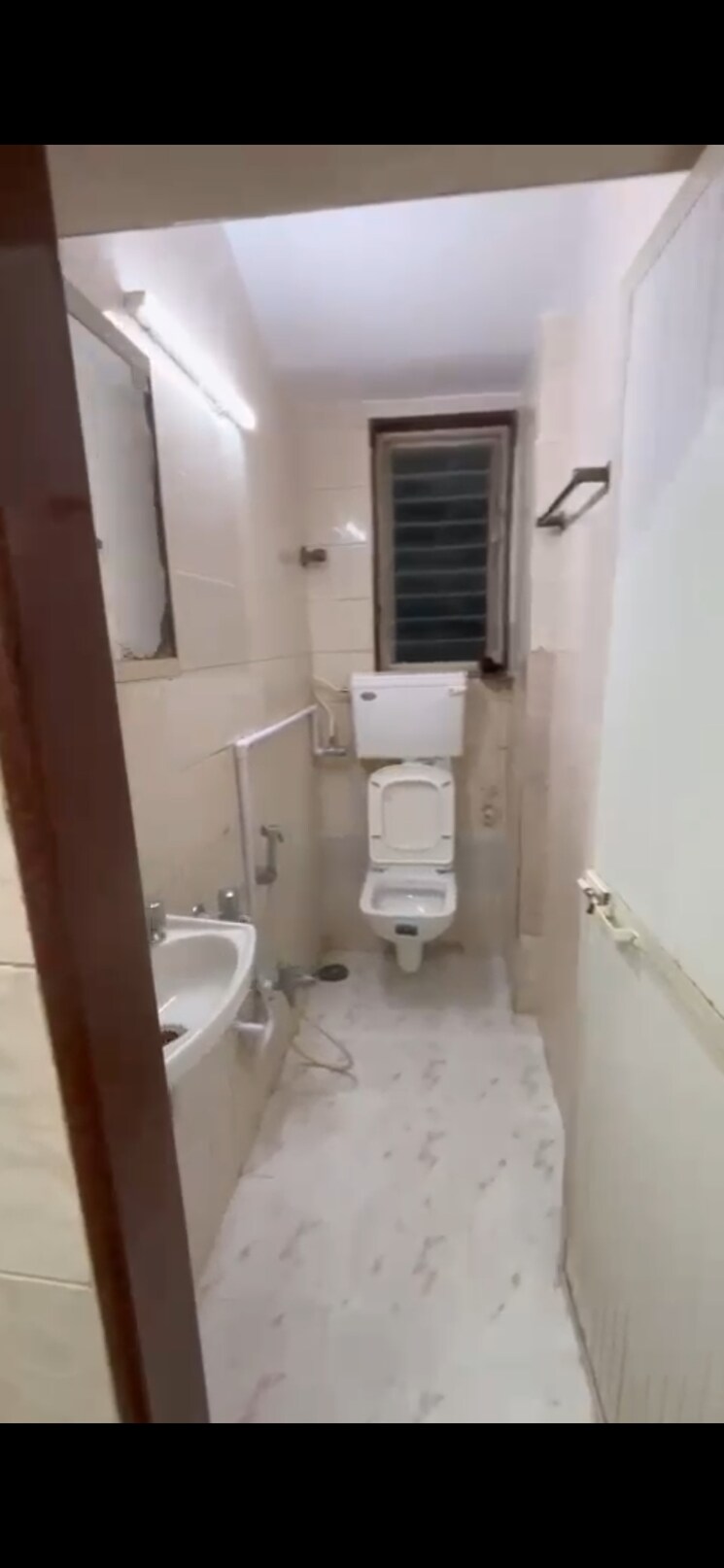 Bathroom, bandra west 1 Bedroom 500 Sq.Ft. Apartment In Bandra West Mumbai 9594508