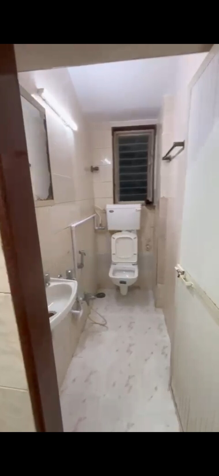 Bathroom, bandra west 1 Bedroom 500 Sq.Ft. Apartment In Bandra West Mumbai 9594508