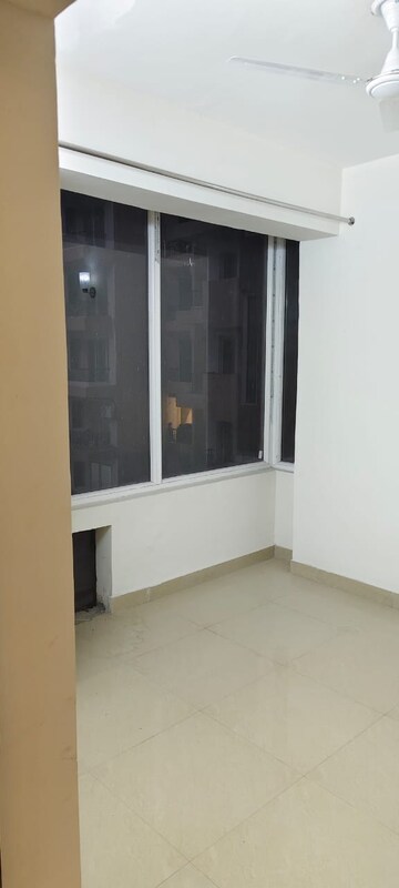 Room in 3 BHK Apartment at Amrapali Heartbeat City, Sector 107 – for Rent