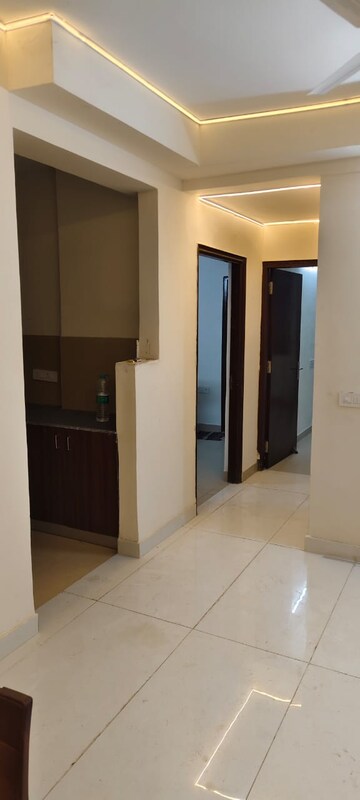 Room in 3 BHK Apartment at Amrapali Heartbeat City, Sector 107 – for Rent