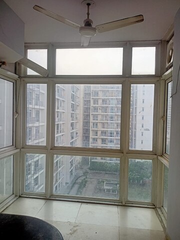 Room in 2 BHK Apartment at Jaypee Greens Pavilion Court, Sector 128 – for Rent
