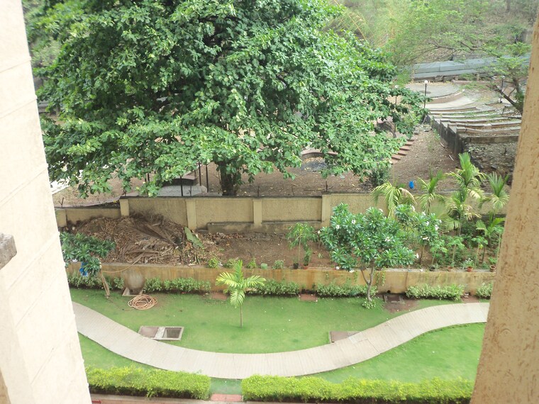 Garden, pride-presidency-luxuria 1 Bedroom 400 Sq.Ft. Apartment In Ghodbunder Road Thane 9594271