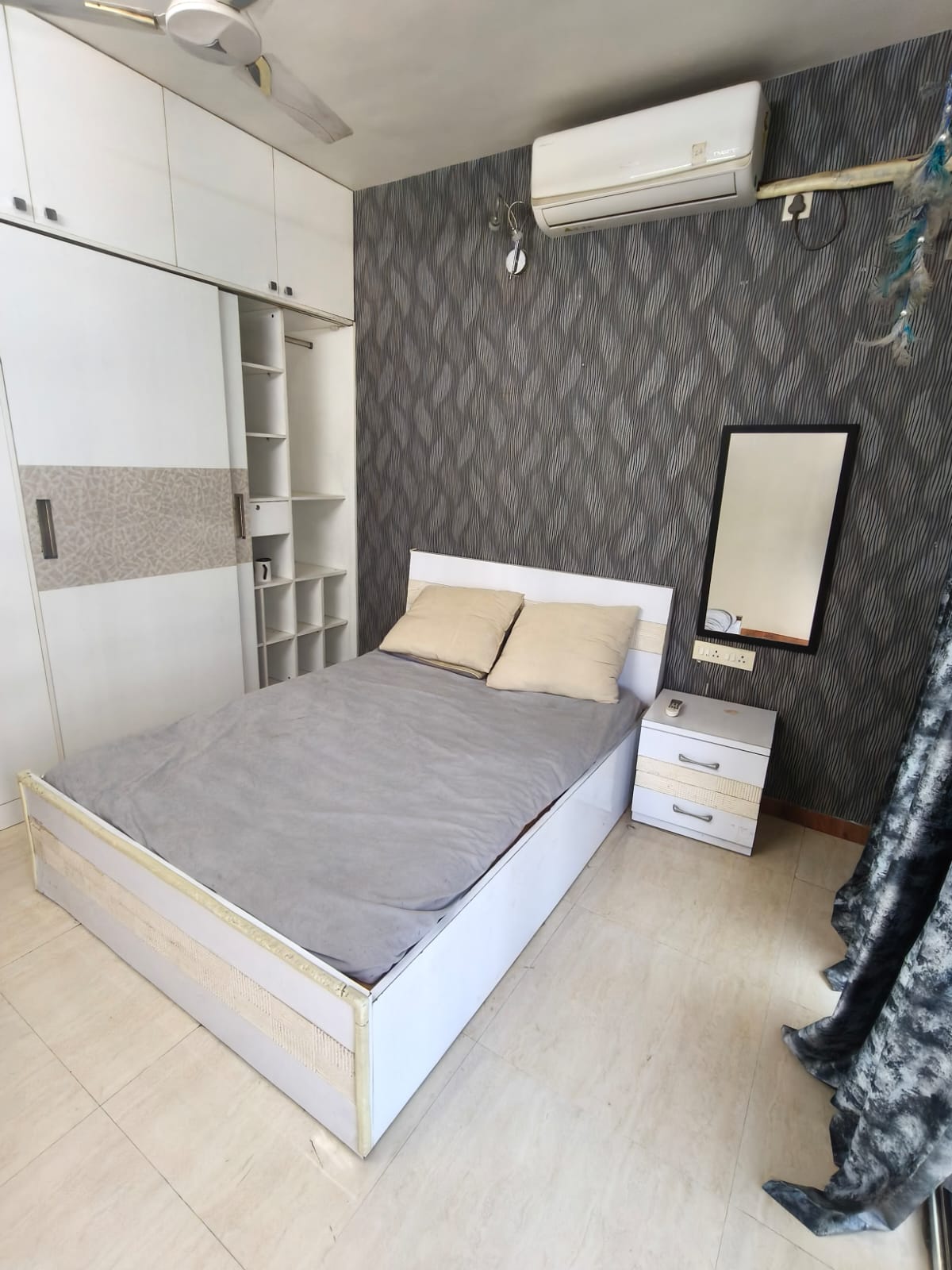 3 BHK + Servant Room Apartment For Rent in Konark Splendour