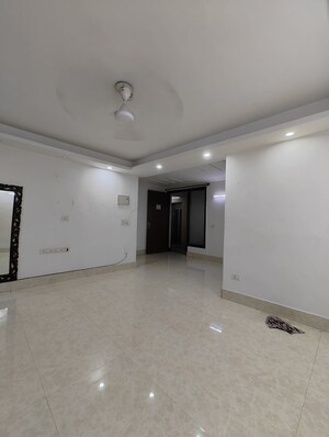 Room in 1 BHK Builder Floor at Saket – for Rent