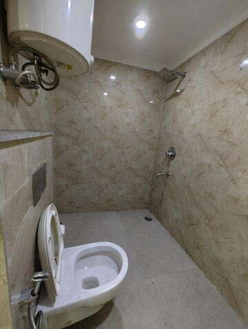 Bathroom in 1 BHK Builder Floor at Saket – for Rent