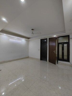 Room in 1 BHK Builder Floor at Saket – for Rent
