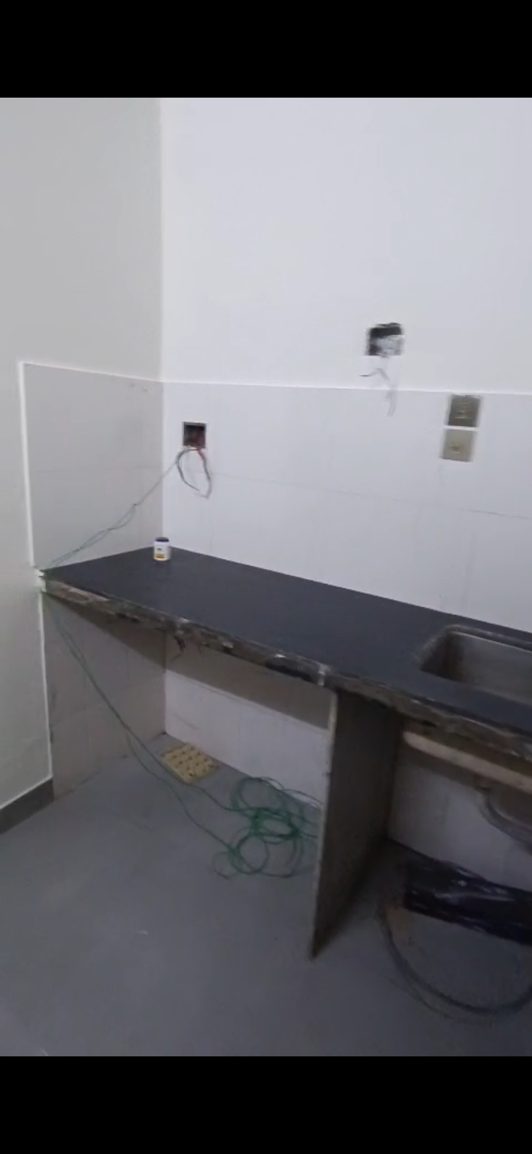 Showroom For Rent in Bandra West