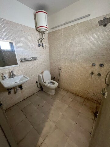 Bathroom in 3 BHK Builder Floor at Super Mart 1, Dlf Phase iv – for Rent