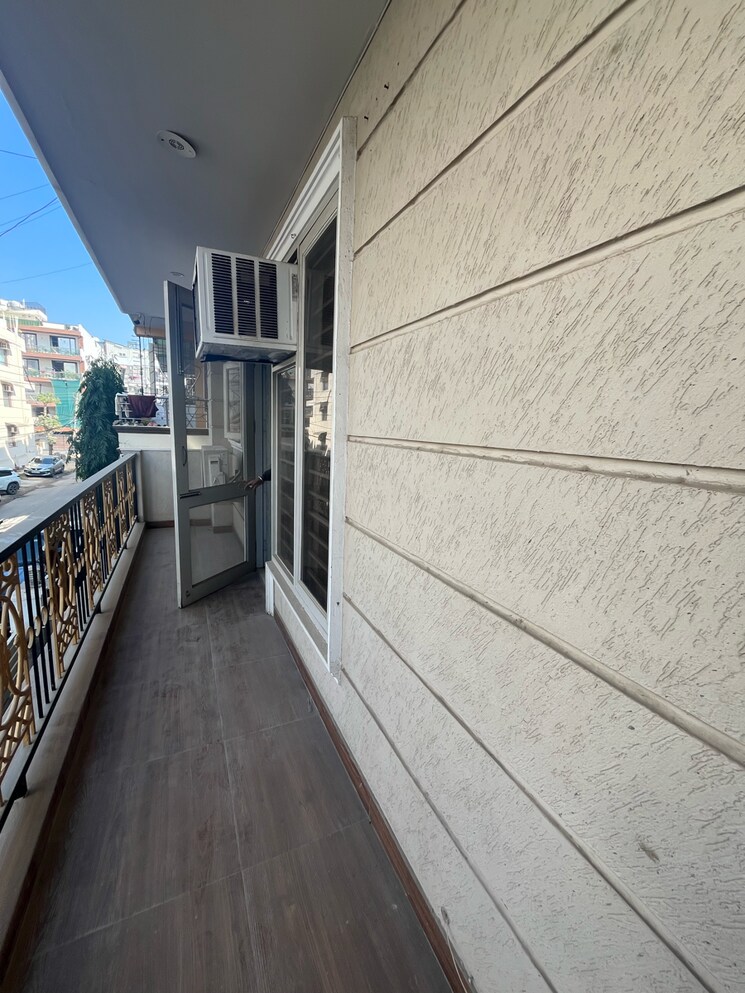 Balcony, super-mart-1 3 Bedroom 1745 Sq.Ft. Builder Floor In Dlf Phase iv Gurgaon 9594630