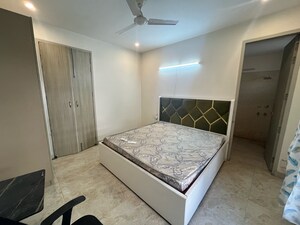 Bedroom in 3 BHK Builder Floor at Super Mart 1, Dlf Phase iv – for Rent