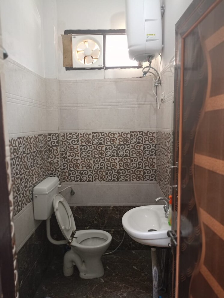 Bathroom, manas-enclave-phase-ii 2 Bedroom 1000 Sq.Ft. Builder Floor In Indira Nagar Lucknow 9594676