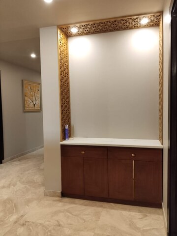 Room in 4 BHK Builder Floor at Sushant Vyapaar Kendra, Dlf Phase iv – for Rent