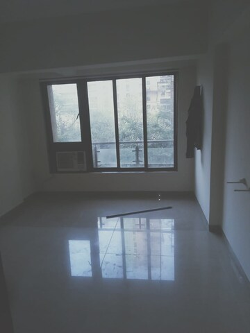 Room in 3 BHK Apartment at Prabhadevi – for Rent
