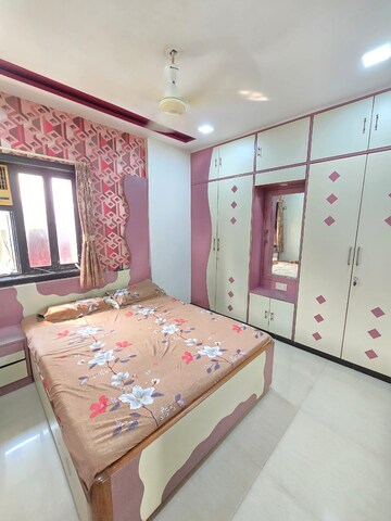 Bedroom in 3 BHK Apartment at Alkapuri Apartment, Kandivali East – for Rent
