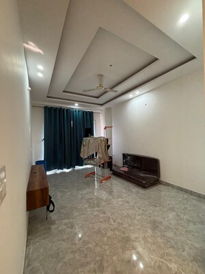 Living Room in 2.5 BHK Builder Floor at Sector 47 – for Rent