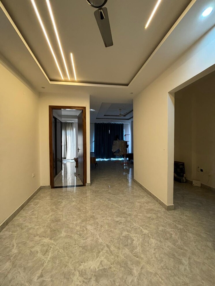 Room, sector 47 2.5 Bedroom 1700 Sq.Ft. Builder Floor In Sector 47 Gurgaon 9594696