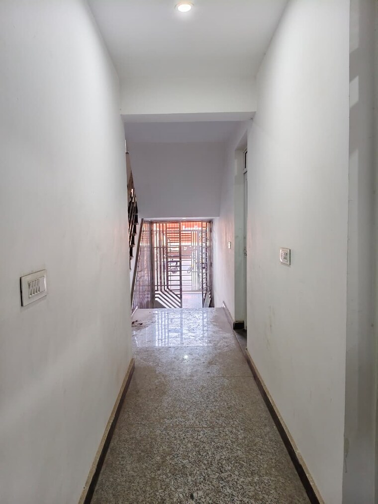 undefined, sector 63 Commercial Warehouse 1700 Sq.Ft. In Sector 63 Noida 9594694