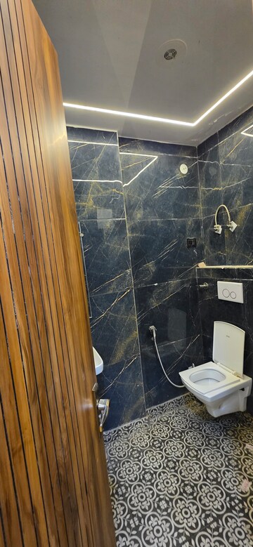 Gym in 2 BHK Builder Floor at Vishwas Park – for Sale