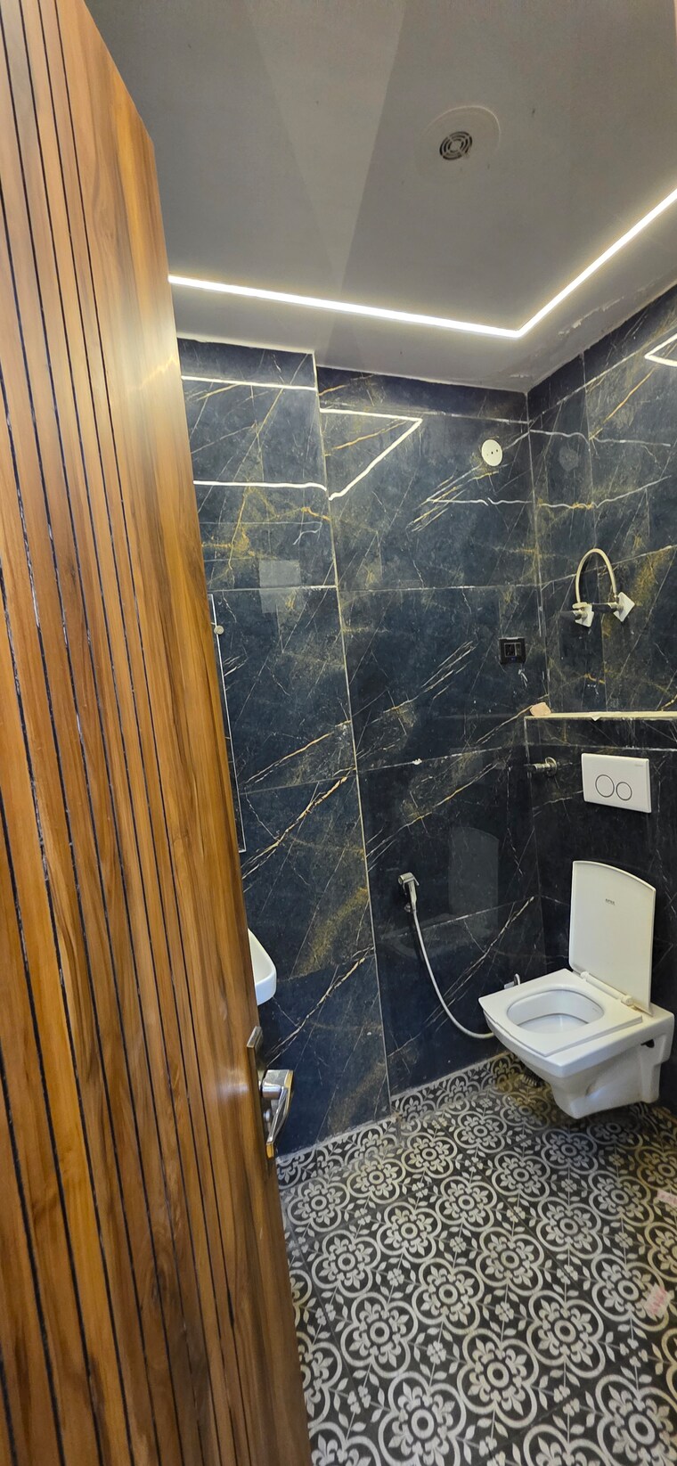 Gym, vishwas park 2 Bedroom 55 Sq.Yd. Builder Floor In Vishwas Park Delhi 9594719