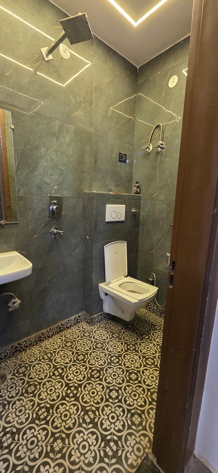 Bathroom, vishwas park 2 Bedroom 55 Sq.Yd. Builder Floor In Vishwas Park Delhi 9594719