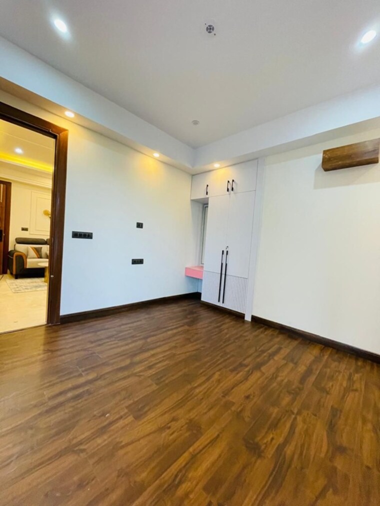Room, bptp-floors 4 Bedroom 2550 Sq.Ft. Apartment In Sector 70 Gurgaon 9594691