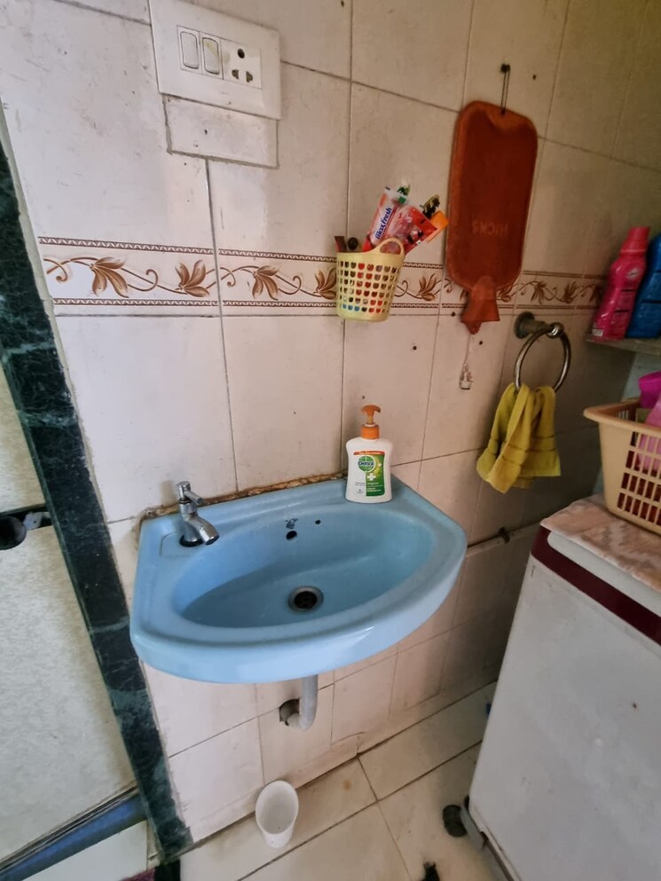 Bathroom, rachana-shilp-chs 2 Bedroom 695 Sq.Ft. Apartment In Kharghar Sector 20 Navi Mumbai 9594724