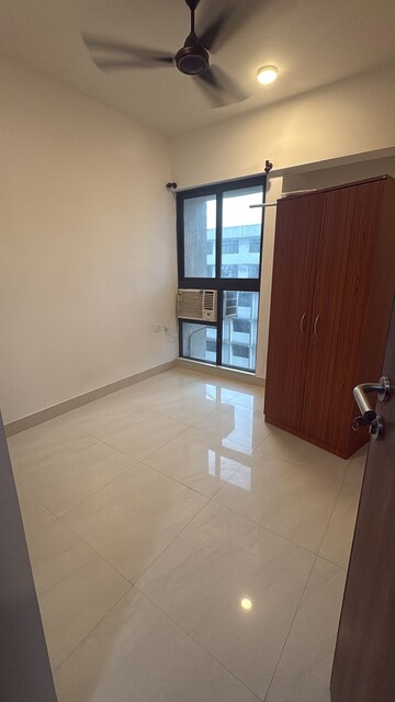 Room in 1 BHK Apartment at Lodha Crown Kolshet, Kolshet Road – for Rent