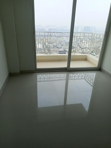 Room in 2 BHK Apartment at Mahagun Mirabella, Sector 79 – for Rent