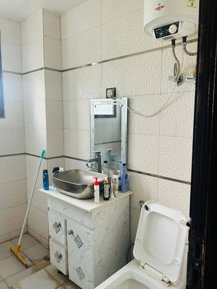 Bathroom, saket 2 Bedroom 1000 Sq.Ft. Builder Floor In Saket Delhi 9594817