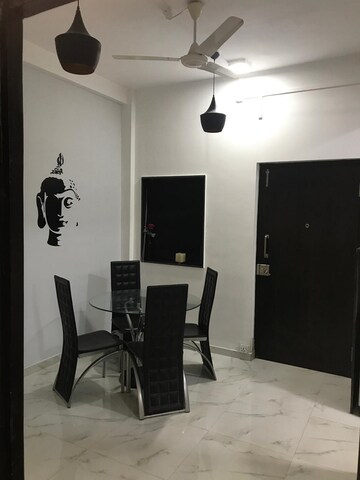 Team Area in 1 BHK Apartment at Khar West – for Rent