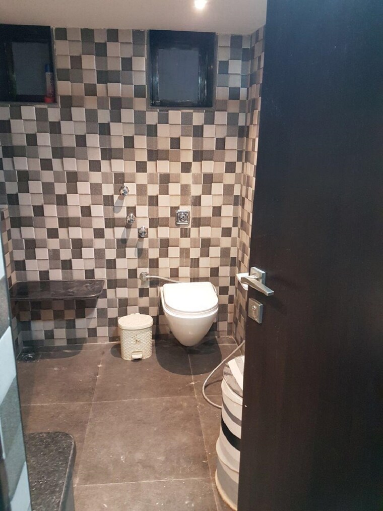Bathroom, khar west 1 Bedroom 500 Sq.Ft. Apartment In Khar West Mumbai 9594807