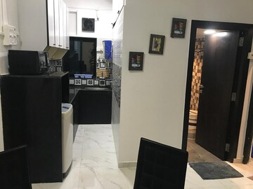 Team Area in 1 BHK Apartment at Khar West – for Rent