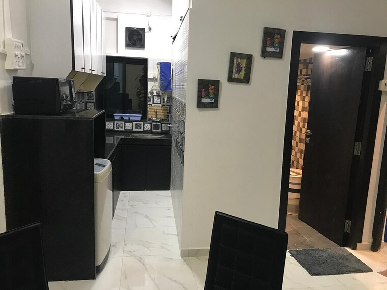 Team Area, khar west 1 Bedroom 500 Sq.Ft. Apartment In Khar West Mumbai 9594807