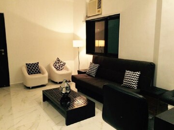 1 BHK Apartment For Rent in Khar West