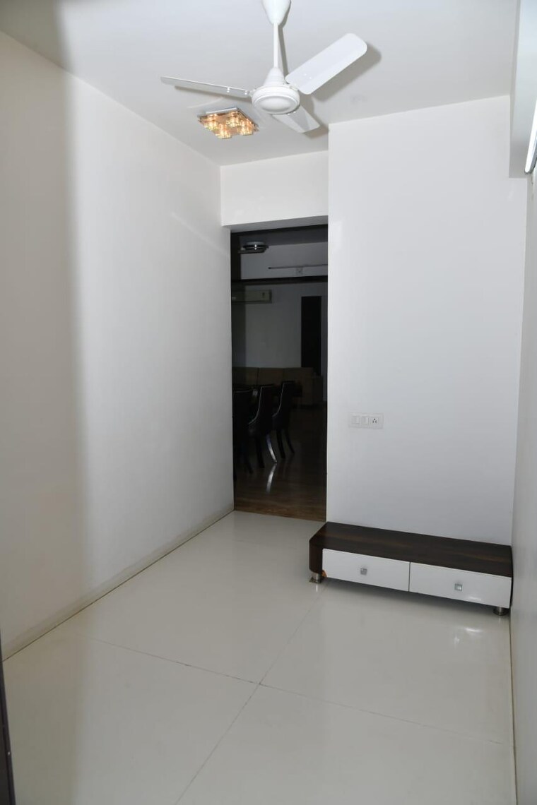 Room, bodakdev 4 Bedroom 3300 Sq.Ft. Apartment In Bodakdev Ahmedabad 9594968
