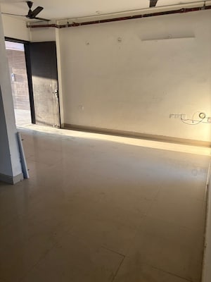 Room in 3 BHK Apartment at Ratan Pearls, Sector 16 Greater Noida – for Sale