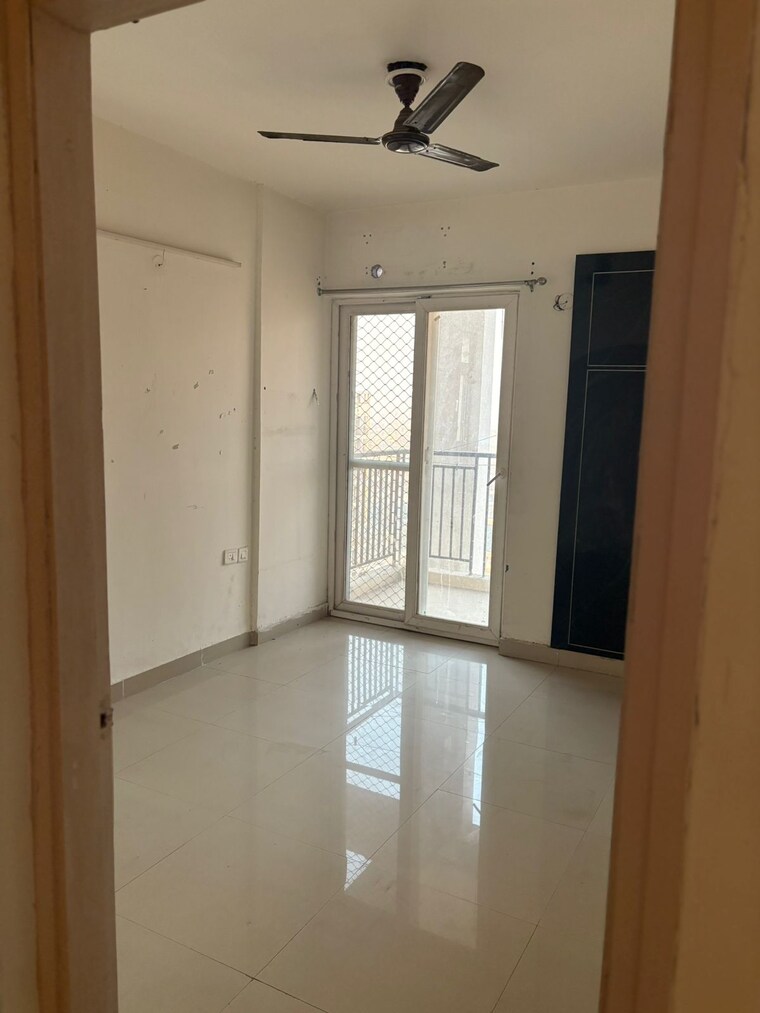 Room, ratan-pearls 3 Bedroom 1370 Sq.Ft. Apartment In Sector 16 Greater Noida Greater Noida 9595030