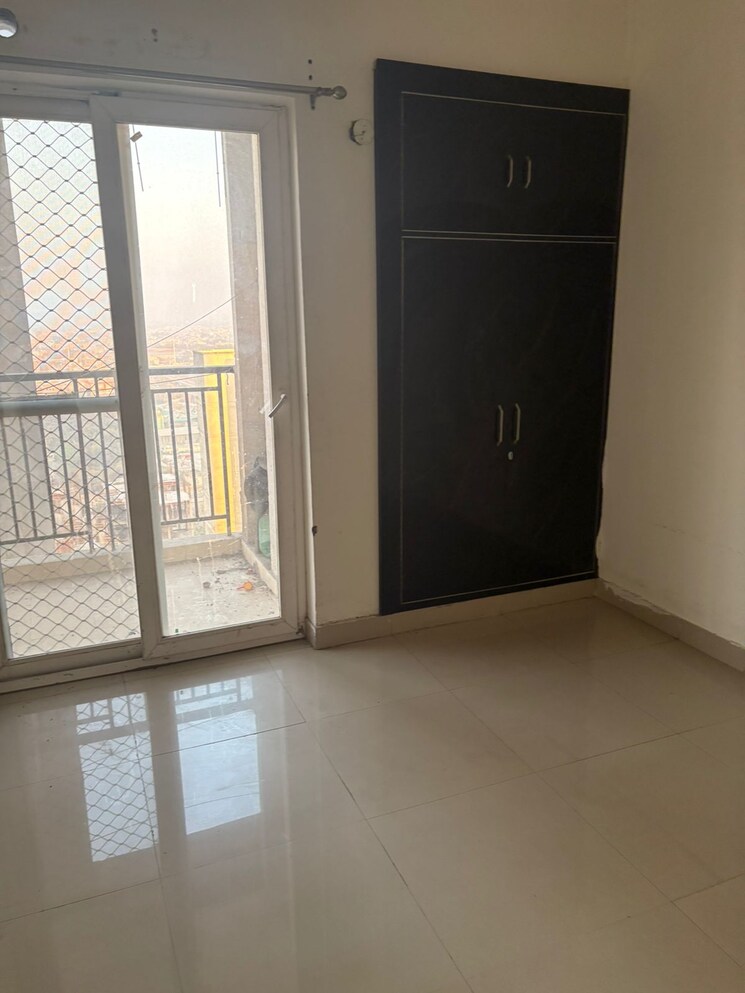 Room, ratan-pearls 3 Bedroom 1370 Sq.Ft. Apartment In Sector 16 Greater Noida Greater Noida 9595030