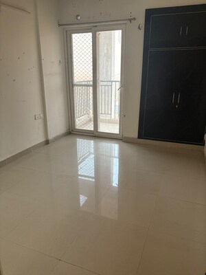 Room in 3 BHK Apartment at Ratan Pearls, Sector 16 Greater Noida – for Sale
