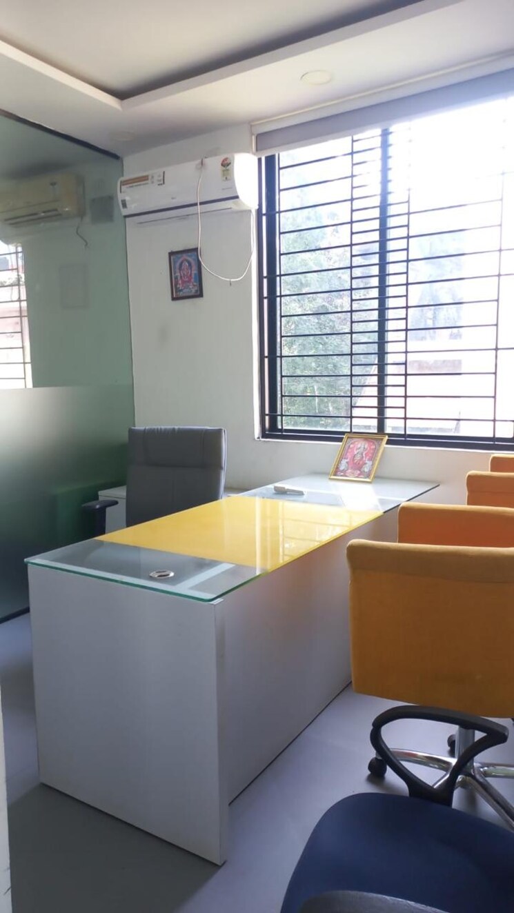 Team Area, bda-layout Commercial Office Space 1800 Sq.Ft. In Indiranagar Bangalore 9595059