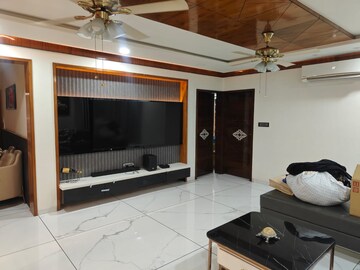 Living Room in 4 BHK Apartment at Nehrunagar – for Rent